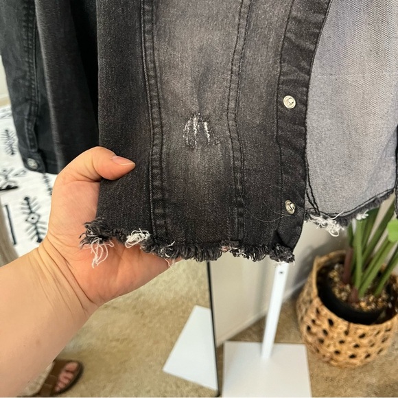 ✨ Steve Madden Kids Studded Cropped Jean Jacket M (8/10) | Edgy Denim Jacket - Picture 5 of 6